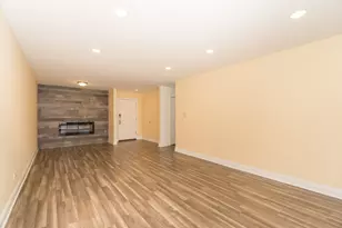 250 Old Oak Dr, Buffalo Grove, IL 60089 - Photo 7