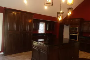 304 Greenway Ln, Decatur, IL 62521 - Photo 7