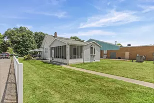 851 11th St, Carlyle, IL 62231 - Photo 7