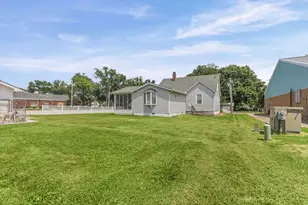 851 11th St, Carlyle, IL 62231 - Photo 5