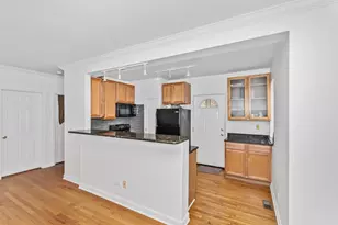 2514 W North Shore Ave, Chicago, IL 60645 - Photo 5