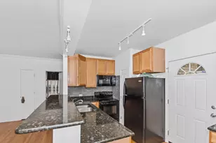 2514 W North Shore Ave, Chicago, IL 60645 - Photo 7