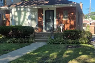 6705 N Sacramento Ave, Chicago, IL 60645 - Photo 1