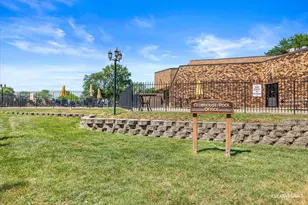 2220 Country Club Dr, Woodridge, IL 60517 - Photo 15