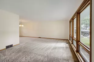 706 Huntington Ln, Schaumburg, IL 60193 - Photo 5