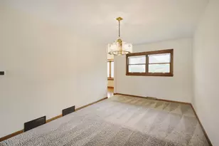 706 Huntington Ln, Schaumburg, IL 60193 - Photo 7