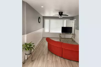 9211 S Clyde Avenue, Chicago, IL 60617 - Photo 3
