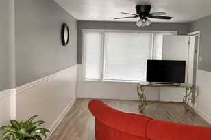 9211 S Clyde Ave, Chicago, IL 60617 - Photo 3