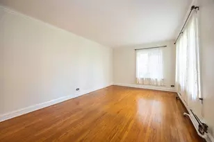 2430 W Greenleaf Ave, Chicago, IL 60645 - Photo 5