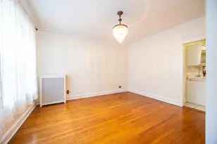 2430 W Greenleaf Ave, Chicago, IL 60645 - Photo 13
