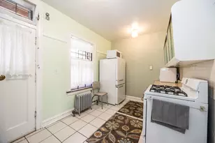2430 W Greenleaf Ave, Chicago, IL 60645 - Photo 7