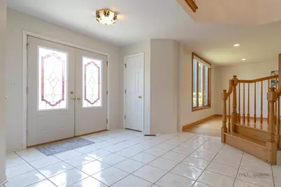 810 Edgemere Road, Buffalo Grove, IL 60089 - Photo 3