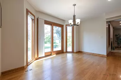 810 Edgemere Road, Buffalo Grove, IL 60089 - Photo 11