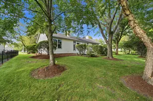 1944 School House Ln, Aurora, IL 60506 - Photo 5