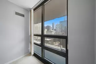 10 E Ontario St, Chicago, IL 60611 - Photo 11
