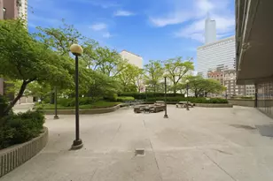 10 E Ontario St, Chicago, IL 60611 - Photo 25