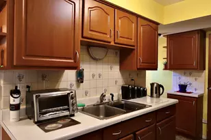 2061 Essex Ct, Streamwood, IL 60107 - Photo 7