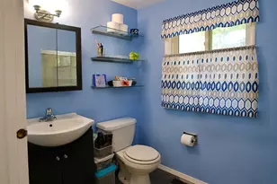 2061 Essex Ct, Streamwood, IL 60107 - Photo 9