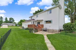 324 N Chaucer Blvd, Monticello, IL 61856 - Photo 65