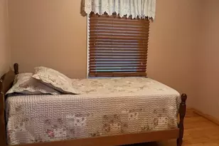 13417 S Houston Ave, Chicago, IL 60633 - Photo 9