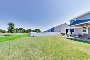 460 E Meadowdale Cir, Hampshire, IL 60140 - Photo 33