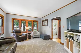 909 Augusta Ave, Elgin, IL 60120 - Photo 13
