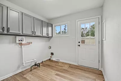 701 W Vermont Street, Villa Park, IL 60181 - Photo 17