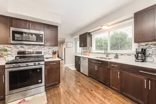 2005 E Cayuga Ln, Mount Prospect, IL 60056 - Photo 9