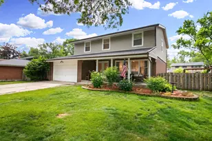 2005 E Cayuga Ln, Mount Prospect, IL 60056 - Photo 1