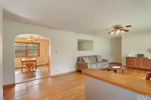 935 Diane Ave, Elgin, IL 60123 - Photo 3