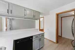 1404 W Sapphire Dr, Hoffman Estates, IL 60192 - Photo 11