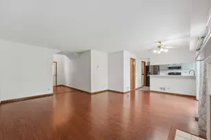 1404 W Sapphire Dr, Hoffman Estates, IL 60192 - Photo 13