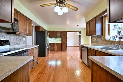 8039 Geneva Street, Woodridge, IL 60517 - Photo 15