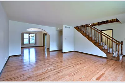 8039 Geneva Street, Woodridge, IL 60517 - Photo 7