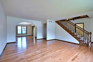 8039 Geneva St, Woodridge, IL 60517 - Photo 7