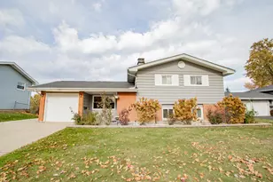 720 Durham Ln, Hoffman Estates, IL 60169 - Photo 1