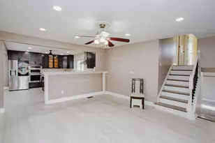 720 Durham Ln, Hoffman Estates, IL 60169 - Photo 5