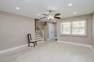 720 Durham Ln, Hoffman Estates, IL 60169 - Photo 3