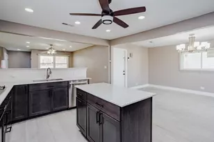 720 Durham Ln, Hoffman Estates, IL 60169 - Photo 9