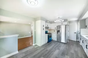 1015 W Victoria Ave, Berkeley, IL 60163 - Photo 5
