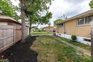 1015 W Victoria Ave, Berkeley, IL 60163 - Photo 19