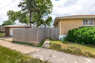 1015 W Victoria Ave, Berkeley, IL 60163 - Photo 17