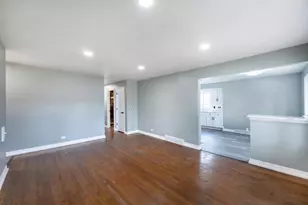 1015 W Victoria Ave, Berkeley, IL 60163 - Photo 3