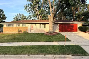 471 Tomahawk St, Park Forest, IL 60466 - Photo 1