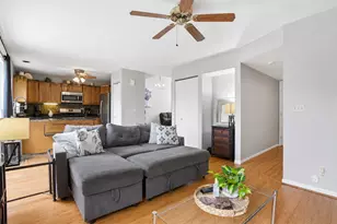 6785 Nantucket Ct, Gurnee, IL 60031 - Photo 7