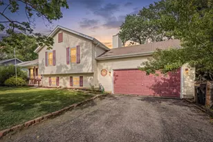 611 Parkway Ave, Antioch, IL 60002 - Photo 1