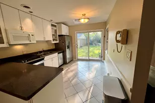 7338 N Tripp Ave, Lincolnwood, IL 60712 - Photo 5