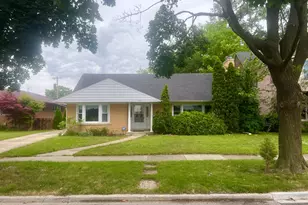 7338 N Tripp Ave, Lincolnwood, IL 60712 - Photo 1
