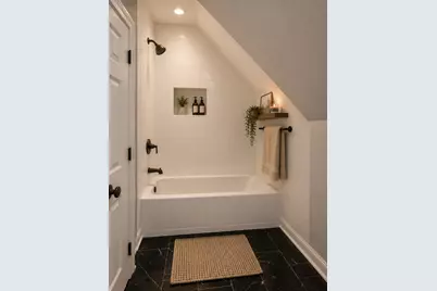 9236 S Blackstone Avenue, Chicago, IL 60619 - Photo 13