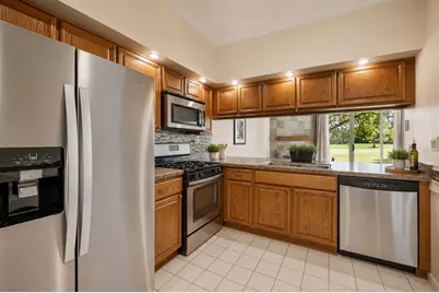 121 Golfview Drive, Glendale Heights, IL 60139 - Photo 7